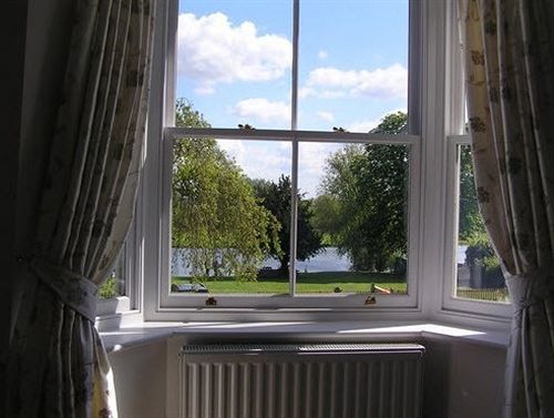 Old Riverview Guest House Earith 외부 사진